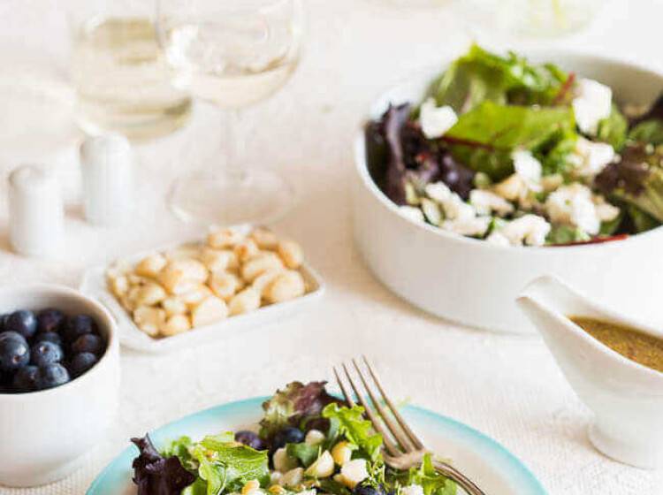 Salade met geitenkaas en blauwe bessen
